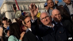 Antonio Ledezma, exalcalde de Caracas, durante una concentración en Madrid, España, 30 de abril de 2019. (AP Foto/Bernat Armangue, Archivo)